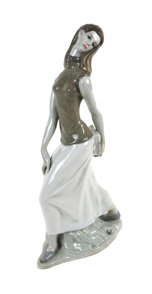 FIGURA EN PORCELANA PEYRO DE SEGUNDA MITAD DEL S.XX