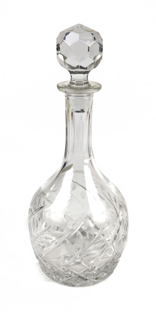 BOTELLA LICORERA EN CRISTAL TALLADO