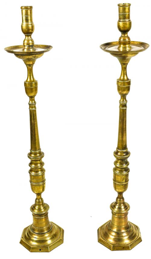 PAREJA DE CANDELEROS DE IGLESIA DE FINALES DEL S.XIX