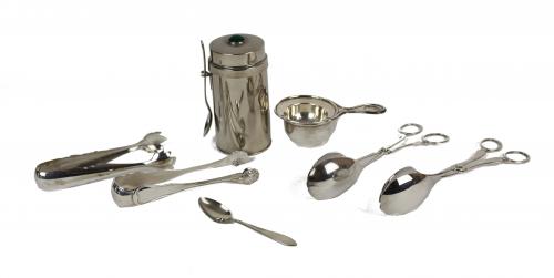 CONJUNTO DE PIEZAS EN PLATA Y METAL