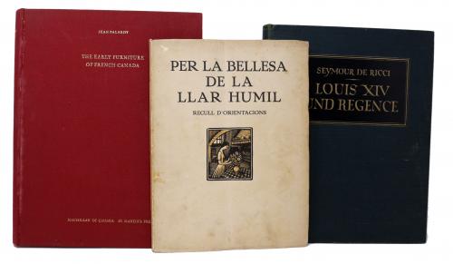 TRES LIBROS SOBRE MOBILIARIO