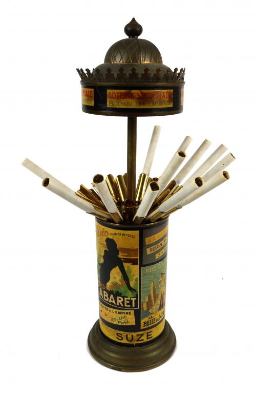 CIGARRERA EN FORMA DE COLUMNA PUBLICITARIA
