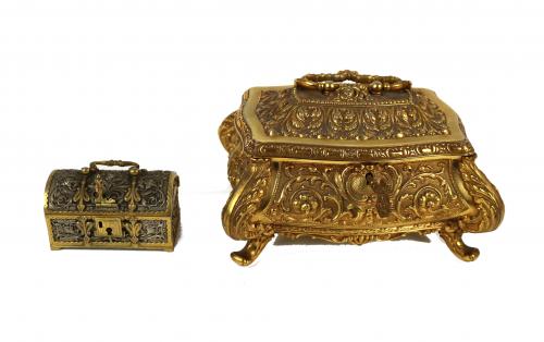 DOS COFRES DE BRONCE