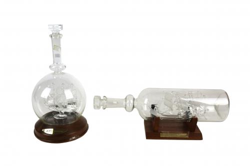 DOS BOTELLAS DE COLECCIÓN CON BARCO EN CRISTAL