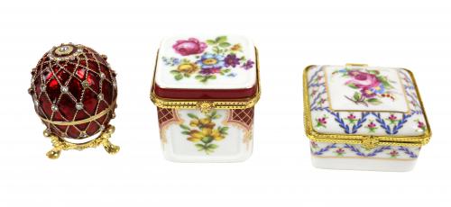 TRES PEQUEÑAS CAJITAS DE COLECCIÓN