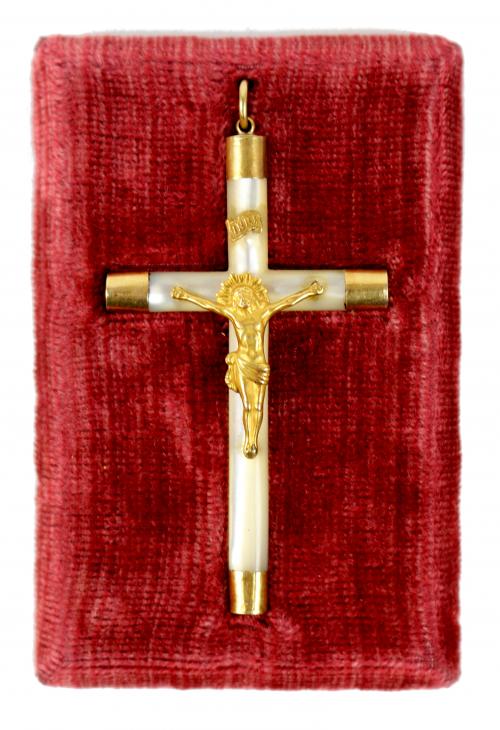 CRUZ COLGANTE EN NACAR Y ORO