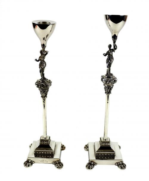 PAREJA DE CANDELEROS DE PLATA