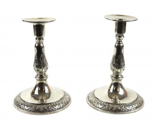 PAREJA DE CANDELEROS EN PLATA