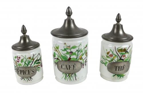 TRES TARROS EN PORCELANA DE LIMOGES DE MESIADOS DEL S.XX
