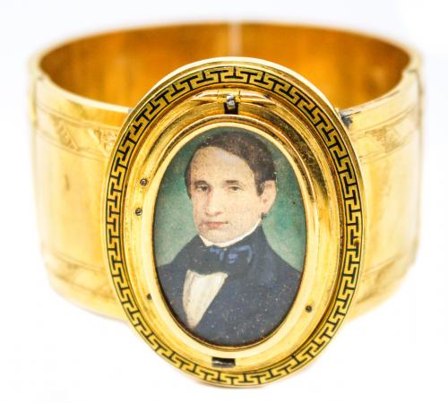 PULSERA CON MINIATURA DEL S.XIX