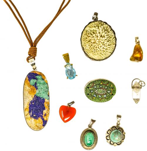 LOTE DE COLGANTES CON PIEDRAS SEMIPRECIOSAS