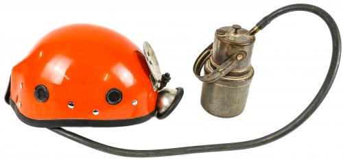 CASCO DE ESPEÓLOGO DE MEDIDADOS DEL S.XX
