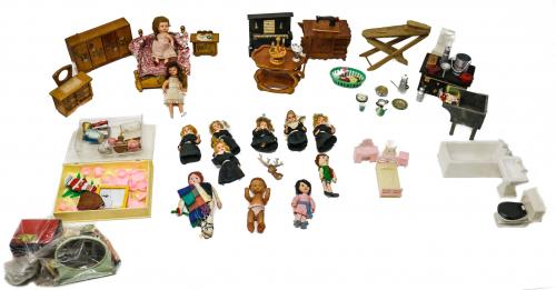 CASITA DE MUÑECAS CON COMPLEMENTOS AÑOS 50