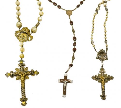 LOTE DE TRES ROSARIOS DE LA RIMER MITAD DEL S.XX