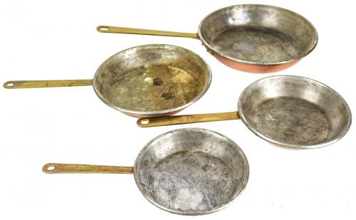 CONJUNTO DE CUATRO SARTENES DE PRINCIPIOS S.XX
