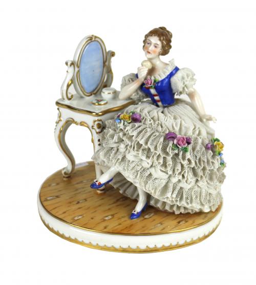 "DAMA EN EL TOCADOR"