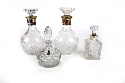 LOTE DE CUATRO BOTELLAS LICORERAS