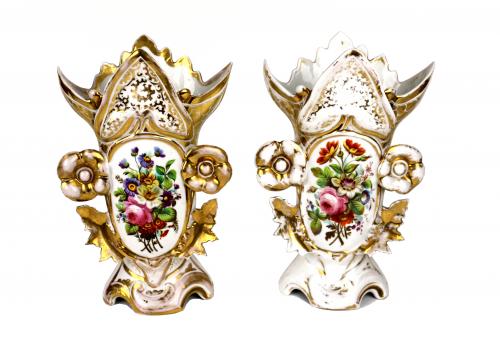 PAREJA DE JARRONES ISABELINOS DECORATIVOS