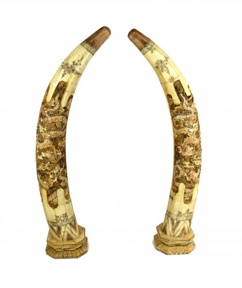 PAREJA DE COLMILLOS DECORATIVOS