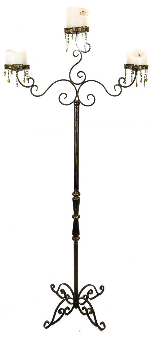 CANDELABRO DE PIE EN HIERRO FORJARO