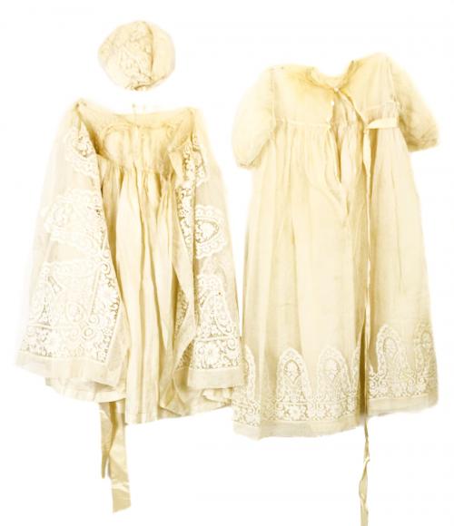 VESTIDO DE ACRISTIANAR DEL PRIMER TERCIO S.XX
