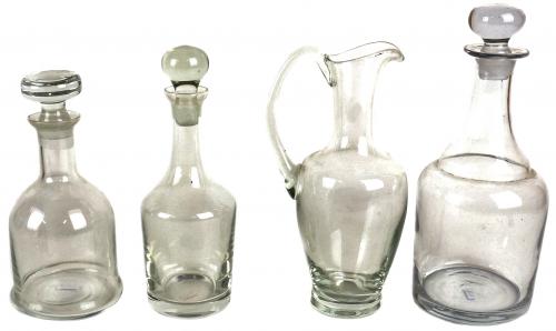 TRES BOTTELLAS Y JARRA EN VIDRIO SOPLADO