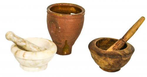 LOTE DE DOS MORTEROS Y PEQUEÑA JARRITA