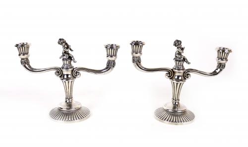PAREJA DE CANDELABROS EN PLATA SEGUNA MITAD S.XX