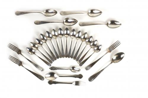 LOTE VARIADO DE CUBIERTOS DE PLATA