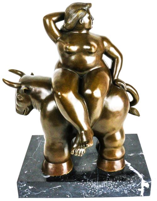 ESCULTURA  "MUJER SOBRE TORO"