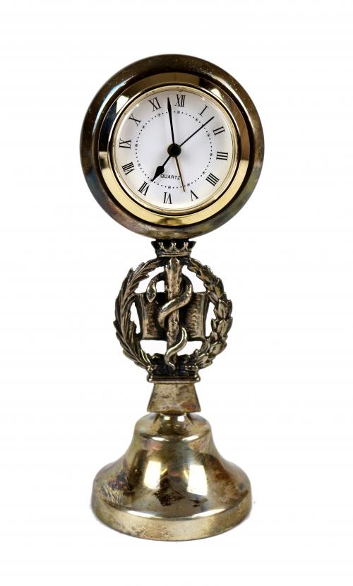 PEQUEÑO RELOJ DE SOBREMESA EN PLATA