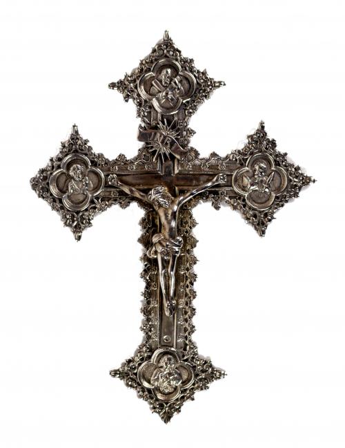 CRUZ DE ESTILO NEOGÓTICO