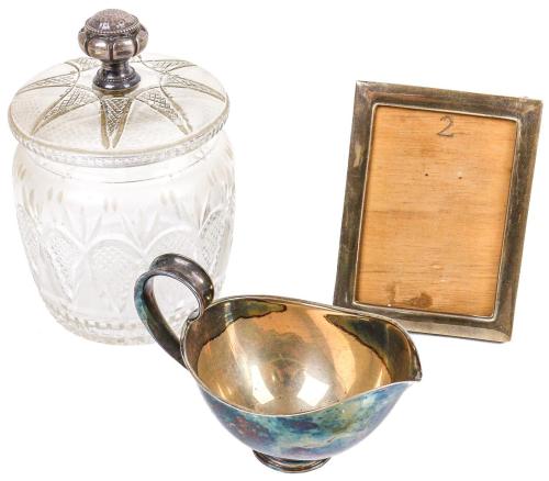 LOTE  DE SALSERA, MARQUITO EN PLATA Y BOMBONERA EN CRISTAL