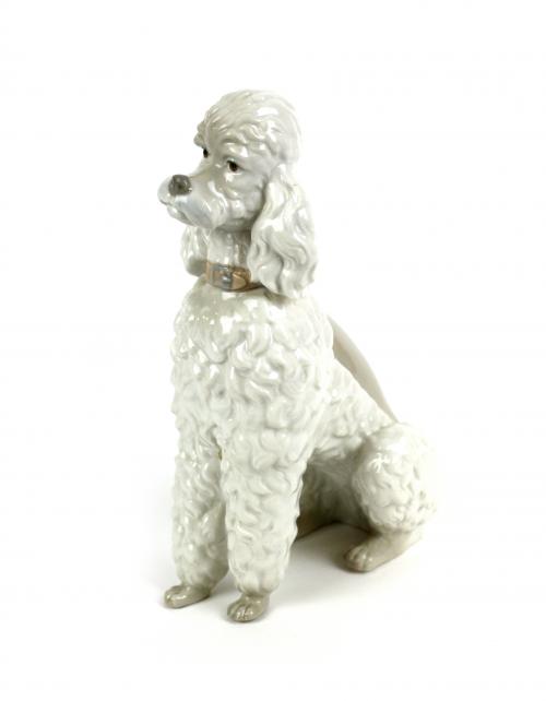 PERRO DE PORCELANA DE LOS AÑOS 60.