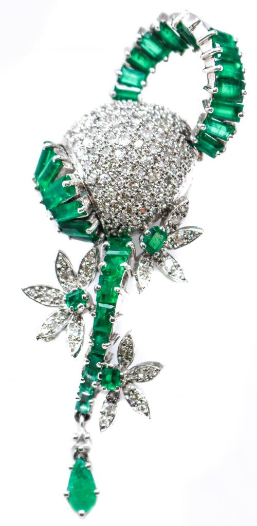 BROCHE CLIP CON BRILLANTES Y ESMERALDAS