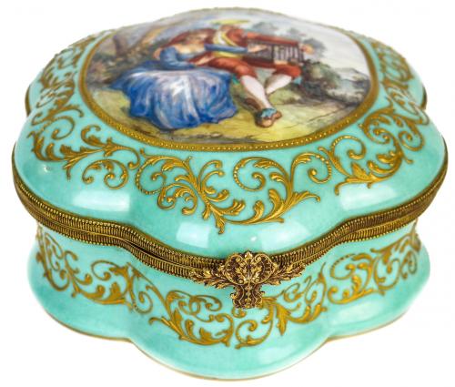 CAJA EN PORCELANA DE SÈVRES PRIMERA MITAD DEL S.XX