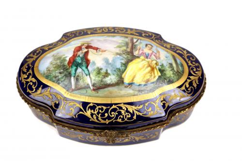 CAJA EN PORCELANA DE SÈVRES PRIMERA MITAD DEL S.XX