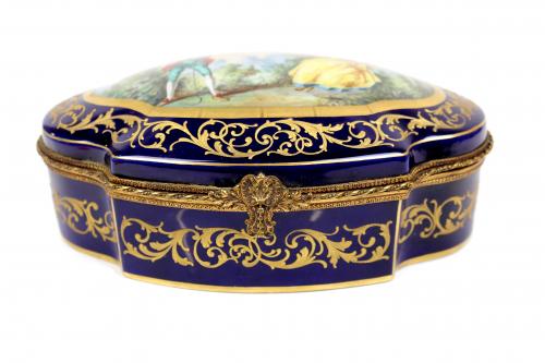 CAJA EN PORCELANA DE SÈVRES PRIMERA MITAD DEL S.XX