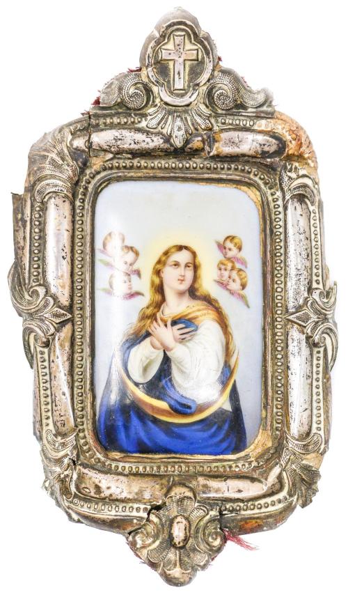 MEDALLÓN DE PORCELANA CON MARCO DE PLATA