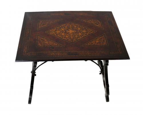 MESA AUXILIAR CON MARQUERÍA