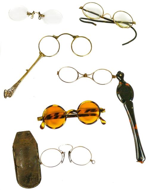 LOTE VARIADO DE BINOCULOS Y GAFAS DE FLES. DEL S.XI
