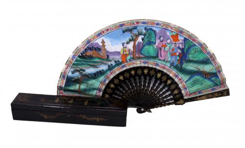 ABANICO ORIENTAL "MIL CARAS"  CON ESTUCHE ORIGINAL