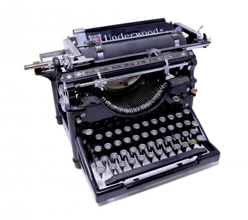 MÁQUINA DE ESCRIBIR "UNDERWOOD"