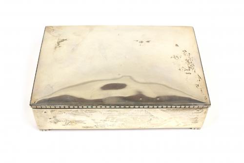 CAJA TABAQUERA EN PLATA DE MEDIADOS DEL S.XX