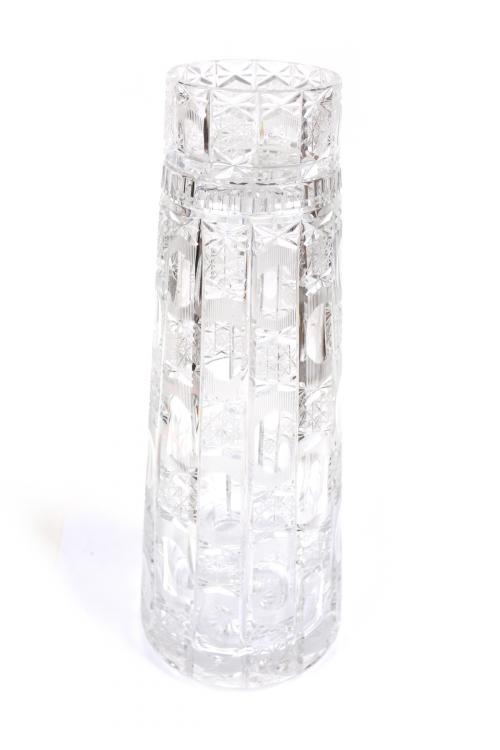 JARRÓN DE CRISTAL TALLADO CON TAPA