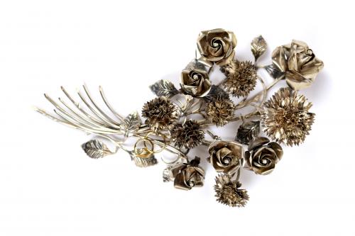 COMPOSICIÓN DECORATIVA DE PLATA "ROSAS"