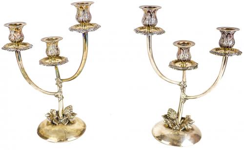 PAREJA DE CANDELABROS DE PLATA