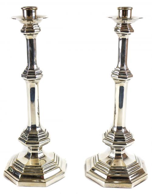 PAREJA DE CANDELEROS