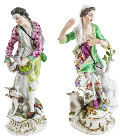 PAREJA DE FIGURAS EN PORCELANA