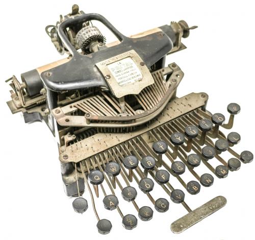 MÁQUINA DE ESCRIBIR "LA POSTAL"
